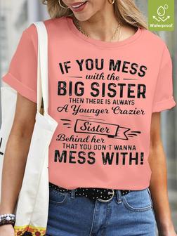 If You Mess Big Sister A Younger Crazier Sister Behind Her Women's T-Shirt - Seseable