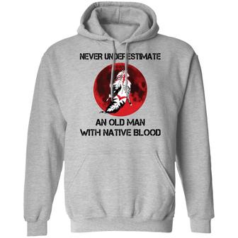 Never Underestimate And Old Man With Native Blood Graphic Design Printed Casual Daily Basic Hoodie - Thegiftio UK
