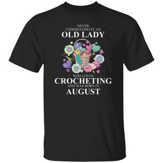Never Underestimate An Old Lady Who Loves Crocheting And Was Born In August Graphic Design Printed Casual Daily Basic Unisex T-Shirt - Thegiftio UK