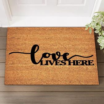 Love Lives Here Coir Doormat Non-slip Pvc Backing Mats Funny Welcome Quotes Natural Brown Mat Perfect For Indoor And Outdoor Use Housewarming Gift - Thegiftio UK