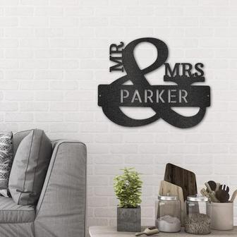 Best Family Gifts Personalized Last Name Sign Mr. & Mrs. Couples Monogram - Wedding, Anniversaries, Housewarming Gifts - Thegiftio UK