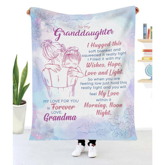 Blanket Mom To Daughter I Hugged This Soft Blanket And Squeezd It Really Tight - Thegiftio UK