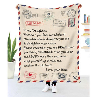 Blanket Mom To Daughter Remember Whose Daughter You Are And Straighten Your Crown - Thegiftio UK
