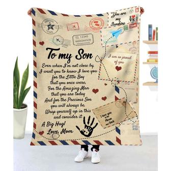 Blanket Mom To Son Birthdays Gift Blanket Letter Hand Art Even When I'm Not Close By I Want You To Know I Love You - Thegiftio UK