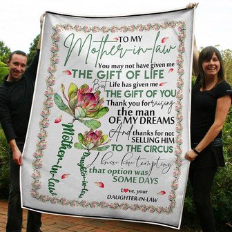 To My Mother In Law Thanks For Not Selling Him To The Circus Gift From Daughter In Law Fleece Blanket - Thegiftio UK