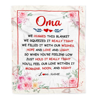 Personalized Oma Blanket From Grandkids Granddaughter Grandson We Hugged This Blanket Floral Oma Birthday Mothers Day Christmas Customized Fleece Throw Blanket - Thegiftio UK