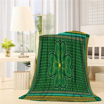 Saint Patrick's Day Throw Blanket - Traditional Shamrock Irish Decor - Thegiftio UK