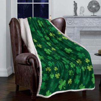 St. Patrick's Day Blanket - Green shamrock pattern - Thegiftio UK