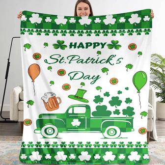 St. Patrick's Day Flannel Blankets Green Shamrocks Truck Blanket Irish Clovers Throw Blanket - Thegiftio UK