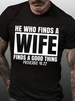 Men‘s Funny Word He Who Finds A Wife Finds A Good Thing Proverbs 18:22 Crew Neck Casual Text Letters T-shirt - Seseable