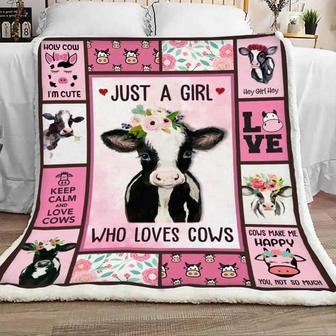 Just A Girl Who Loves Cows, Cute Pinky Cows - Seseable