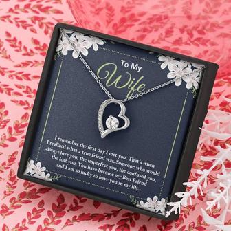 To My Wife - I Am So Lucky To Have You In My Life - Forever Love Necklace - Thegiftio UK