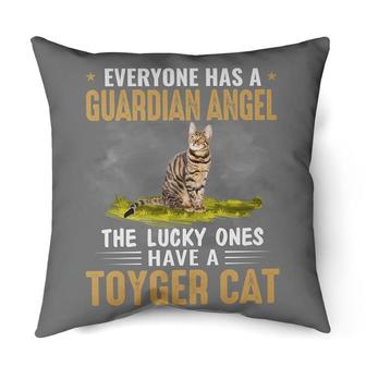 Everyone has a guardian angel Toyger cat | Mazezy