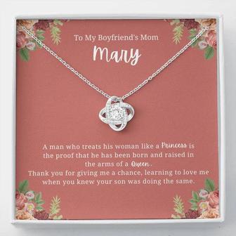 Personalized Boyfriend's Mom Queen Love Knot Necklace - Thegiftio UK