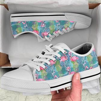 Flamingo Sitting Low Top Shoes, Unisex Sneakers, Men And Women Low Top Sneakers | Favorety UK