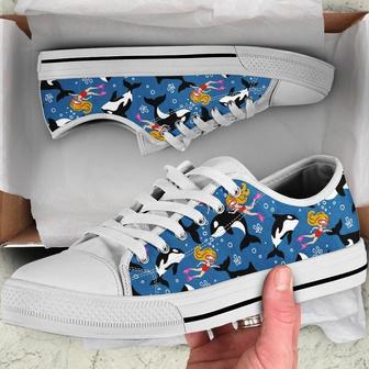 Cute Dolphins And Diving Girls Low Top Shoes, Unisex Sneakers, Men And Women Low Top Sneakers | Favorety UK