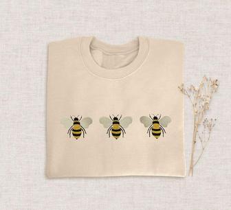 Bee Embroidered Sweatshirt Crewneck Sweatshirt For Men And Women | Mazezy