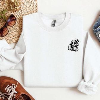 Black Cats Embroidered Sweatshirt Crewneck Sweatshirt Best Gift For Family | Mazezy