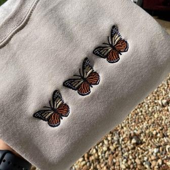 Butterfly Embroidered Sweatshirt Crewneck Sweatshirt For Men Women | Mazezy
