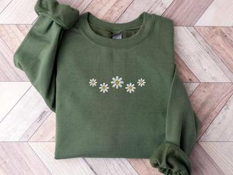 Embroidered Floral Daisy Sweatshirt, Daisy Crewneck Embroidery, Gift For Family | Mazezy