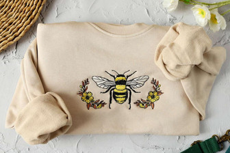 Floral Bee Embroidered Sweatshirt Crewneck Sweatshirt For Men Women | Mazezy
