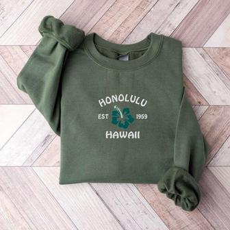Honolulu Hawaii Embroidered Sweatshirt Crewneck Sweatshirt For Women And Men | Mazezy