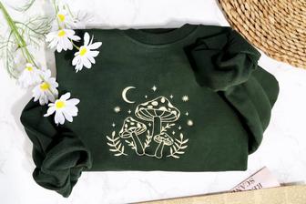 Retro Mushroom Embroidered Sweatshirt Crewneck Sweatshirt For Women And Men | Mazezy