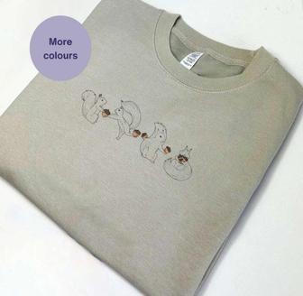 Squirrel Embroidered Sweatshirt Crewneck Sweatshirt For Men And Women | Mazezy