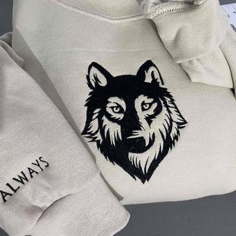 Wolf Embroidered Sweatshirt Crewneck Sweatshirt Gift For Family | Mazezy UK