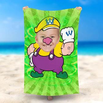 Personalized Head Wario Game Summer Green Beach Towel - Seseable