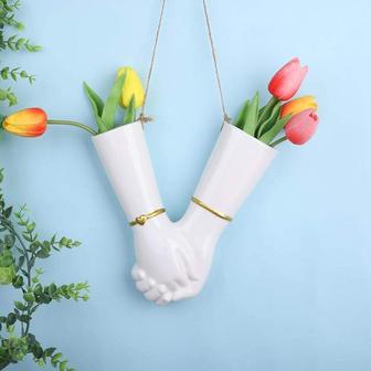 Modern European Style Resin Romantic Couple Holding Hands Ceramic Wall Hung Vase | Rusticozy DE
