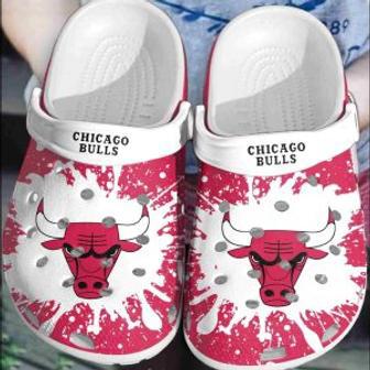 Chicago Bulls Basketball Club Crocs Comfortable Shoes Crocband Clogs For Men Women | Favorety DE