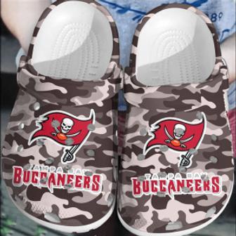 Nfl Tampa Bay Buccaneers Crocsclogs Comfortable Crocband Shoes For Men Women | Favorety