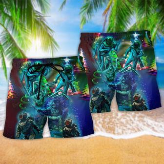 Diving Ocean Merry Christmas Beach Short | Newhawaiianshirts