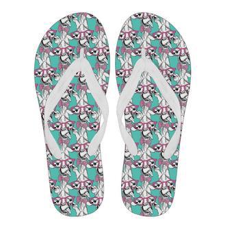 Giraffe Cartoon Pattern Print Men & Women Flip Flops | Newhawaiianshirts CA