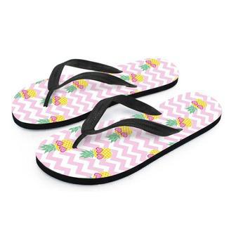 Pink Zig Zag Pineapple Print Men's Flip Flops | Newhawaiianshirts DE