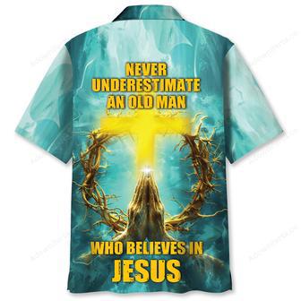 Never Underestimate An Old Man Who Believe In Jesus Hawaiian Shirt | Newhawaiianshirts UK