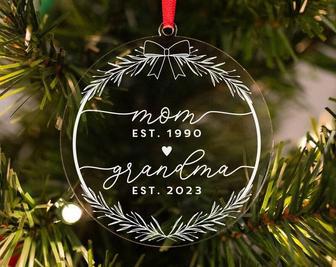 Personalized Grandma Ornament For Pregnancy Announcement 2024 Gift | Familywalldecor