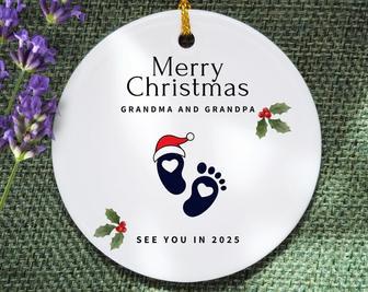 Thoughtful Merry Christmas Ornament For Grandma - Pregnancy Announcement 2025 - Holiday DéCor For Expecting Grandparents | Familywalldecor