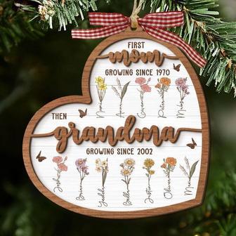 Custom Birth Flower Grandma Ornament - Thoughtful Christmas Gift For Grandparents | Familywalldecor