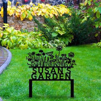 Custom Garden Metal Stake For Grandma's Garden - Outdoor Decor For Mom's Yard, Personalized Yard Art Gift | Familywalldecor