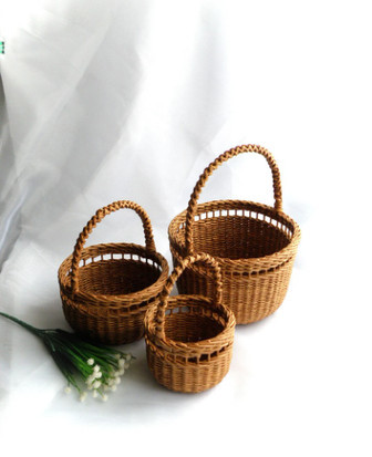 Charming Wicker Wedding Baskets for Flower Girls | Rusticozy