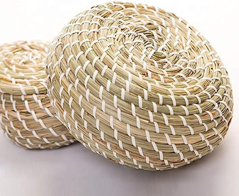 Hand Woven Straw Small Round Wicker Basket With Lid for Home Organization | Rusticozy DE