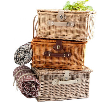 Insulated Willow Picnic Basket with Cooler Bag for 4 People | Rusticozy CA