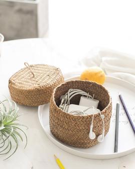 Small Round Seagrass Basket with Hinged Lid for Gifts | Rusticozy DE