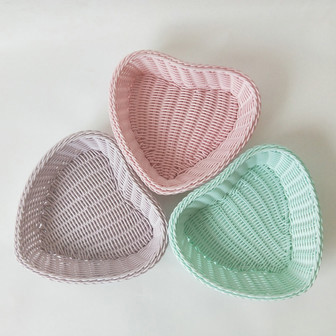 Love Heart-Shaped Wicker Basket | Decorative Storage for Sundries and Gifts | Rusticozy DE