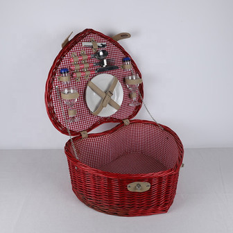 Vintage Style Heart Shaped Wicker Picnic Basket | Rusticozy DE