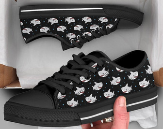 Chaussures Requin Grises, Baskets Requin, Motif Imprimé Requin, Cadeaux pour Amoureux des Requins, Baskets Personnalisées Style Converse Basses pour Femmes et Hommes - Cadeauxyz