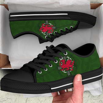 Baskets Basses Converse Avec Dragon Et Croix Celtique Pour La Saint-Patrick Irlandaise - Cadeauxyz
