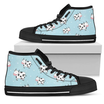Doodle Cow Pattern Print Men's High Top Shoesを日本語に訳すと、「落書き牛柄プリントメンズハイトップシューズ」になります。 - Kawaiitshirt